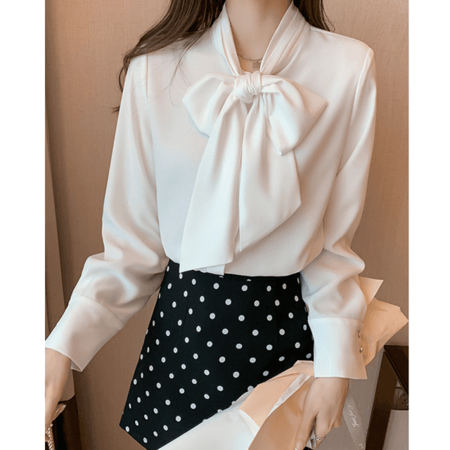 骨格ウェーブ服カラーボウタイブラウス