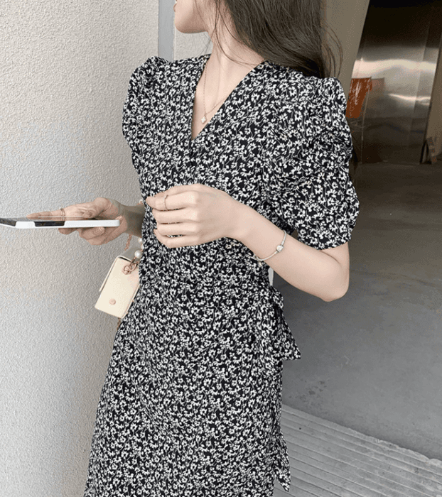 骨格ウェーブ小花柄パフスリーブワンピース