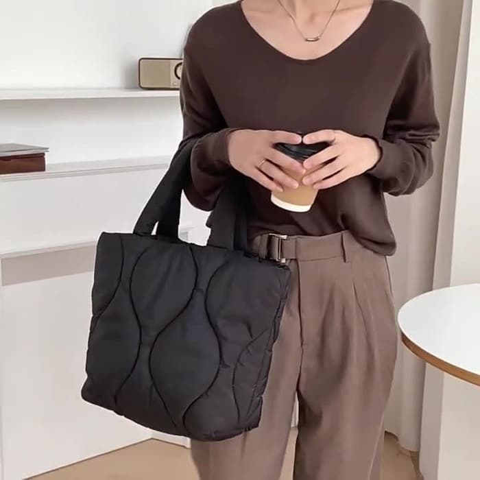3色キルティングトートバック 骨格ウェーブ服
