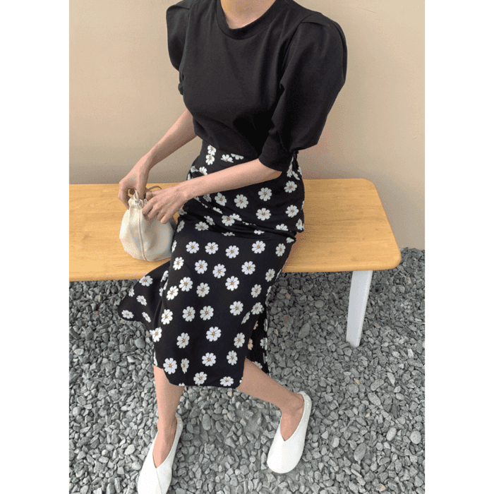 骨格ウェーブ服パフスリーブトップス&花柄スリットスカートセットアップ