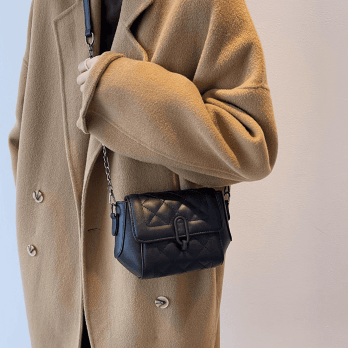 骨格ウェーブキルティングショルダーバッグ