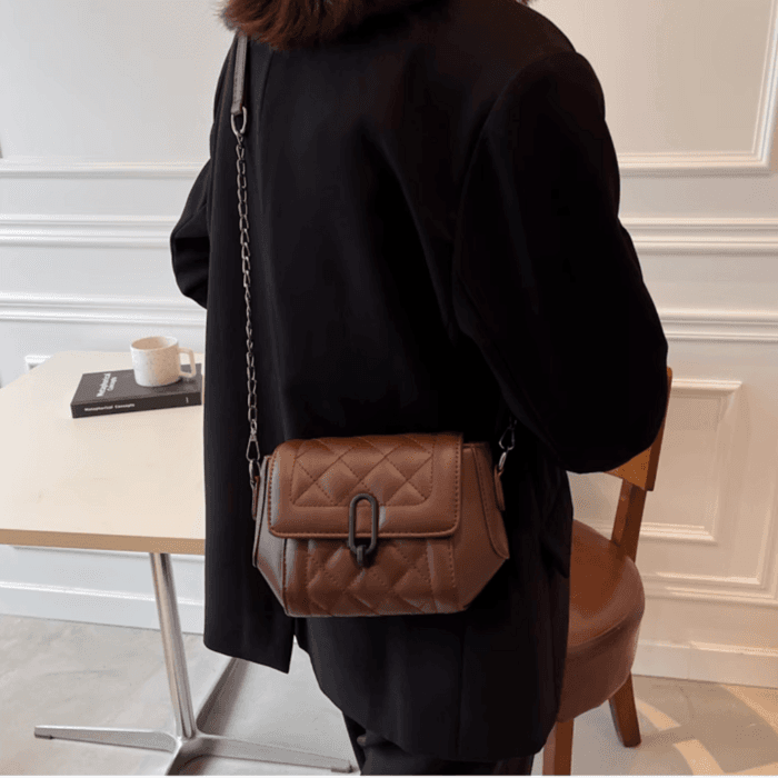 骨格ウェーブキルティングショルダーバッグ