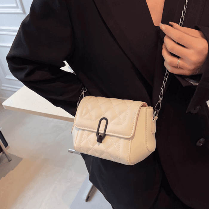 骨格ウェーブキルティングショルダーバッグ
