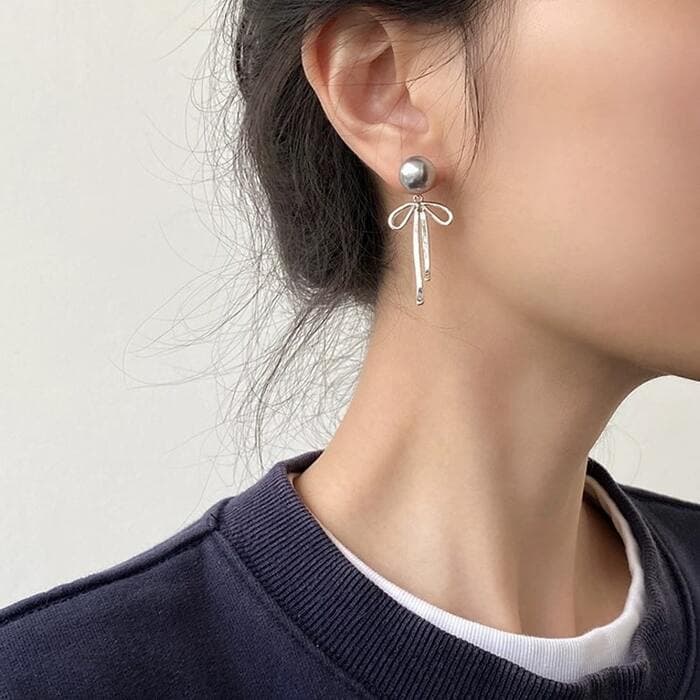 骨格ウェーブ2wayリボンキャッチグレーパールピアス