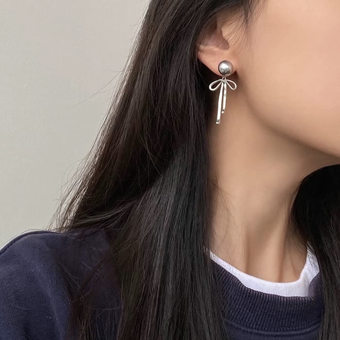 骨格ウェーブ2wayリボンキャッチグレーパールピアス