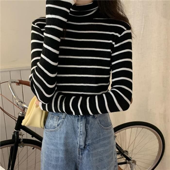骨格ウェーブフィットリブネックニット