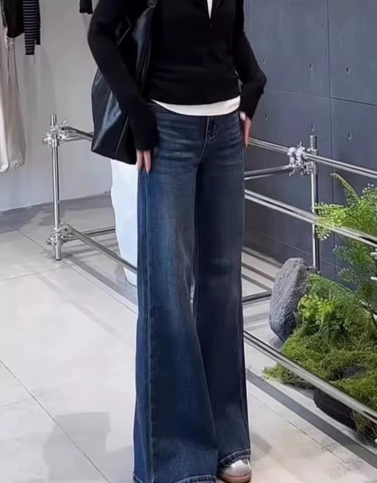骨格ウェーブセミブーツカットデニムパンツ
